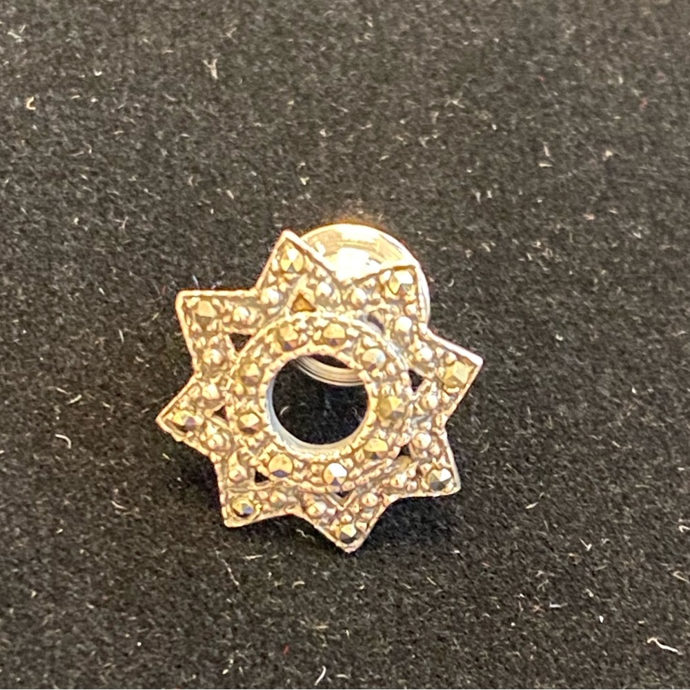 Vintage Sterling and Marcasite Star Pin - Picture 2 of 3